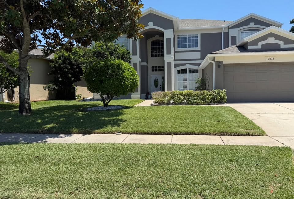 Residential home in Central Florida with manicured lawn and shaped shrubs